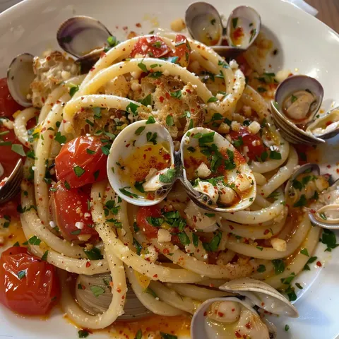 Pâtes aux tomates et mactres