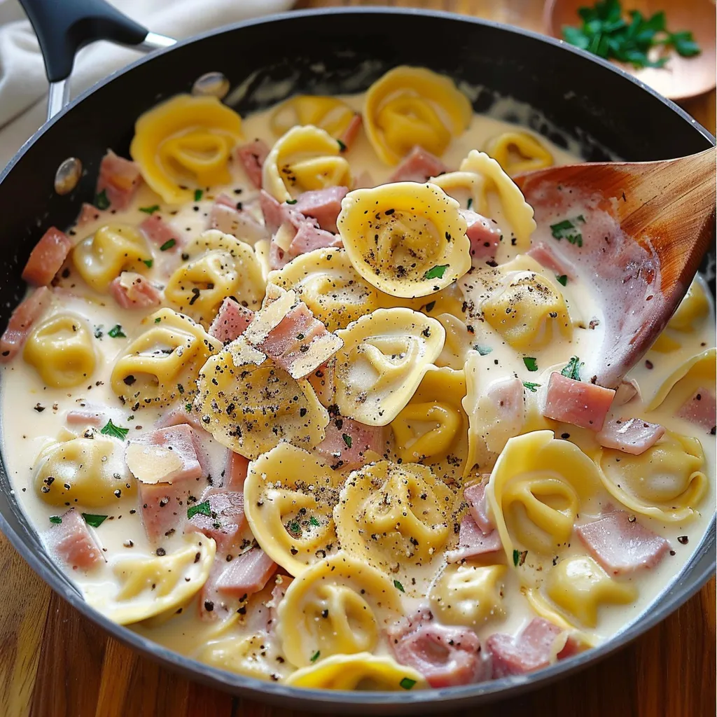 Tortellinis crémeux au jambon et Parmesan