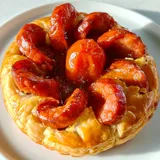 Un feuilleté garni de tomates cerise et chorizo bien croustillant.