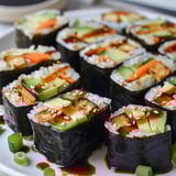Tofu Glacé au Teriyaki enroulé dans du Riz et des Légumes Frais