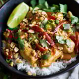 Poulet Thaï aux Cacahuètes - Saveurs Épicées et Parfumées